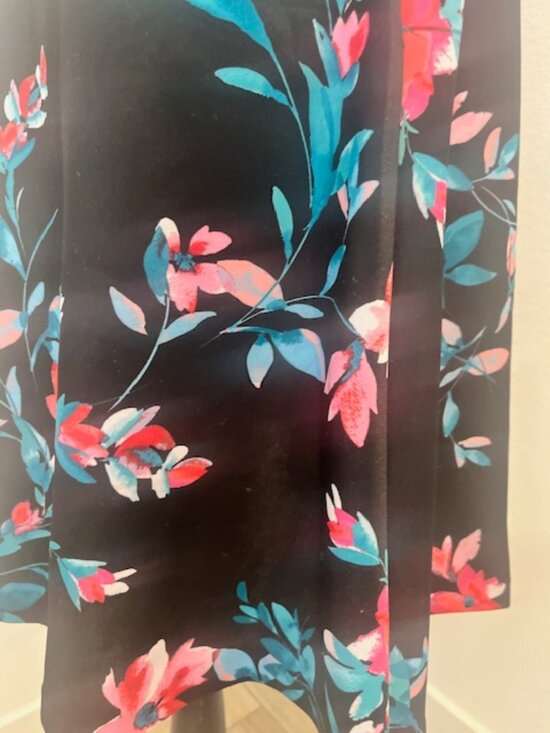 Vince Camuto Chic Dark Floral Cocktail Dress – Size Small ✨ - Picture 12 of 16